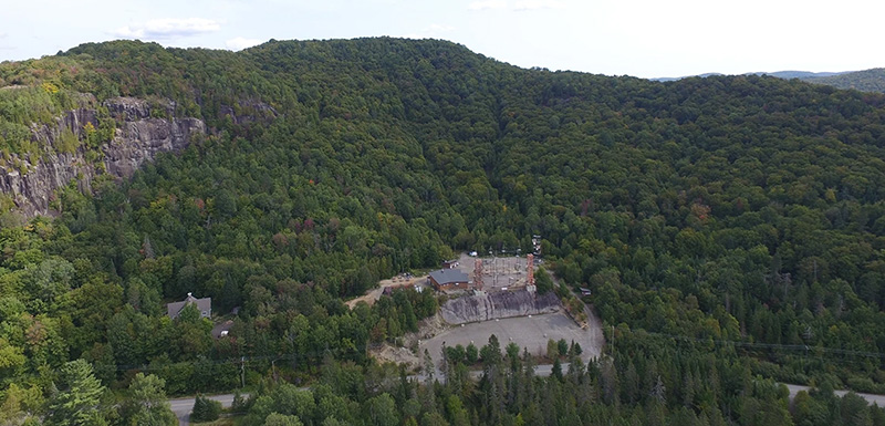 Mur d'escalade naturel