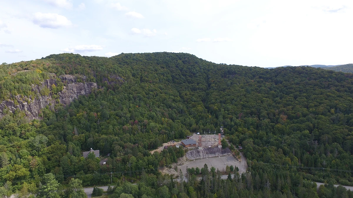 Mur d'escalade naturel